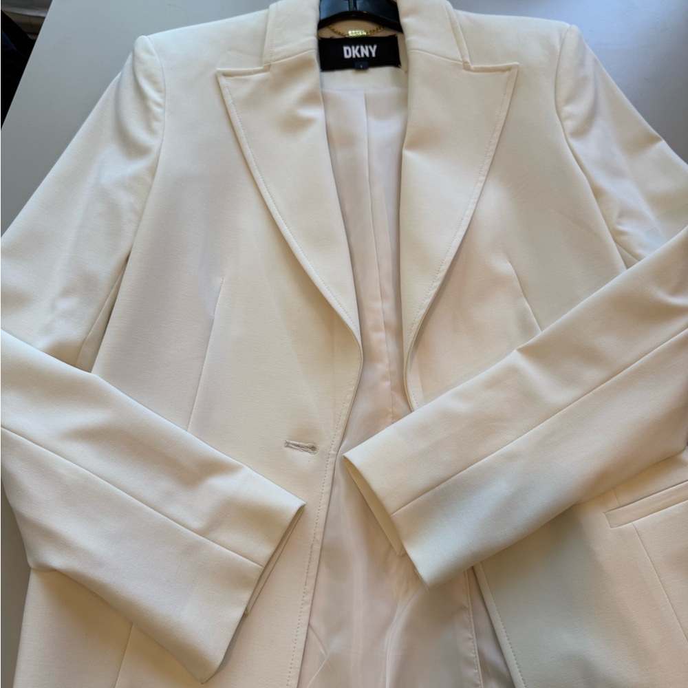 DKNY Cream Blazer Size 2 Brand New